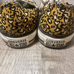 Low top converse size 9.5 womens